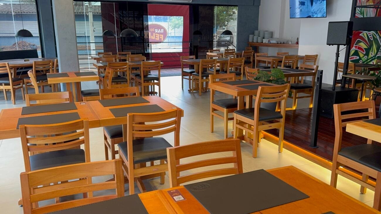 cadeiras e mesas para bar e restaurante