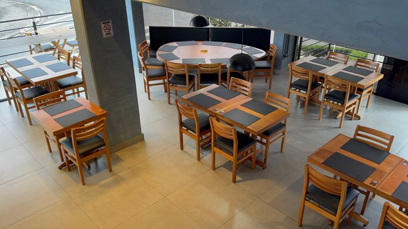 cadeiras e mesas para bar e restaurante