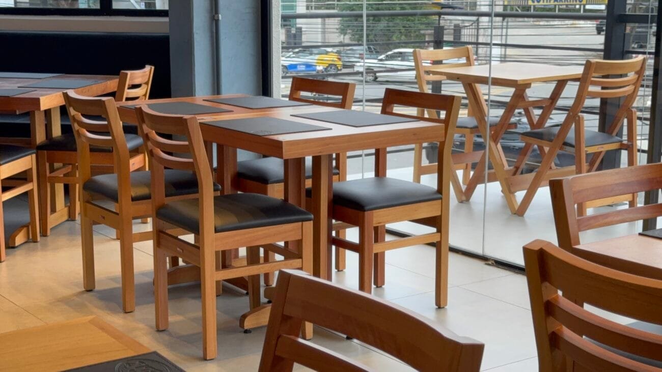 cadeiras e mesas para bar e restaurante