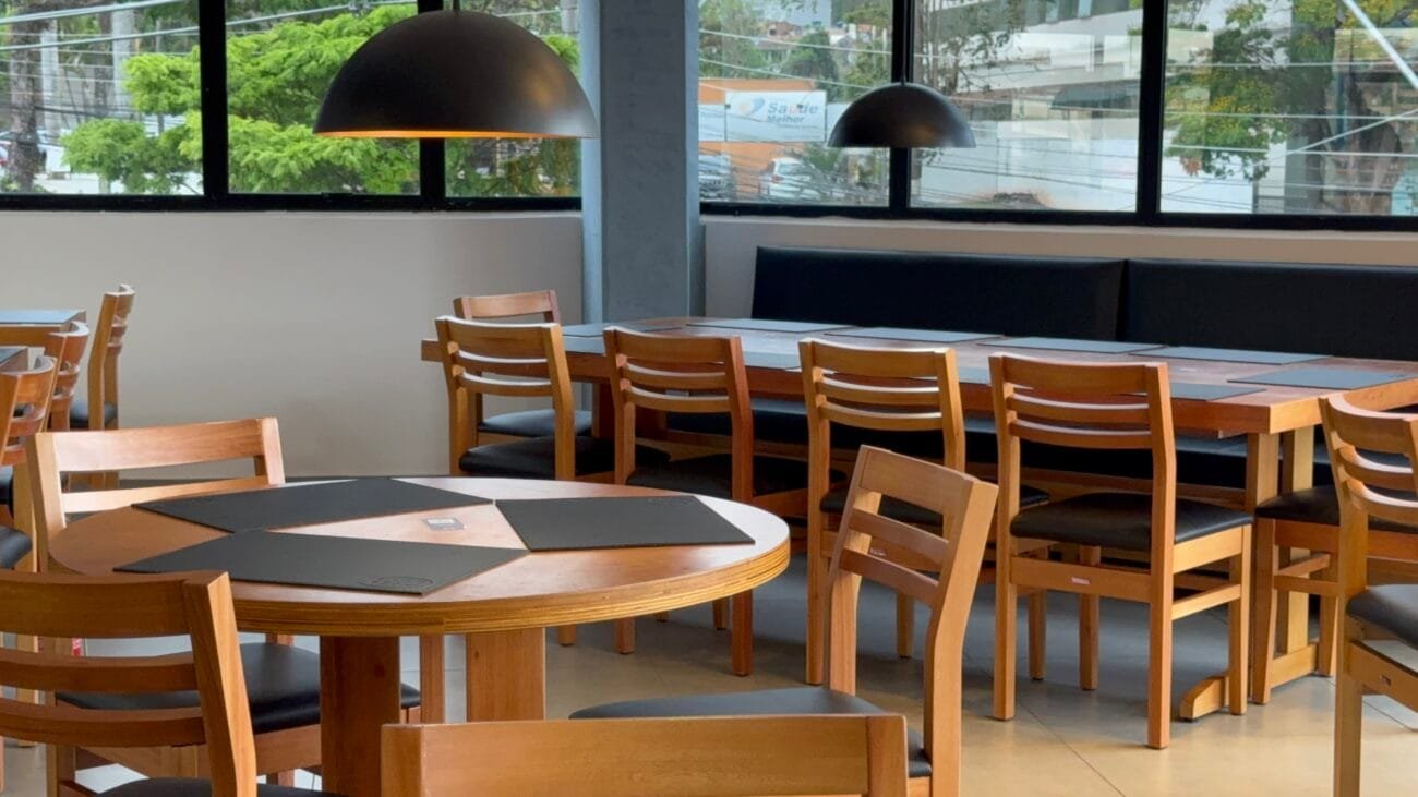 cadeiras e mesas para bar e restaurante